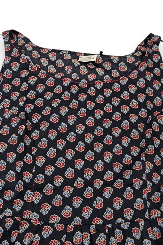 Women Grey & Black Floral Printed Short Kurti - Sleeveless Peplum Top with Tassels ATL7194