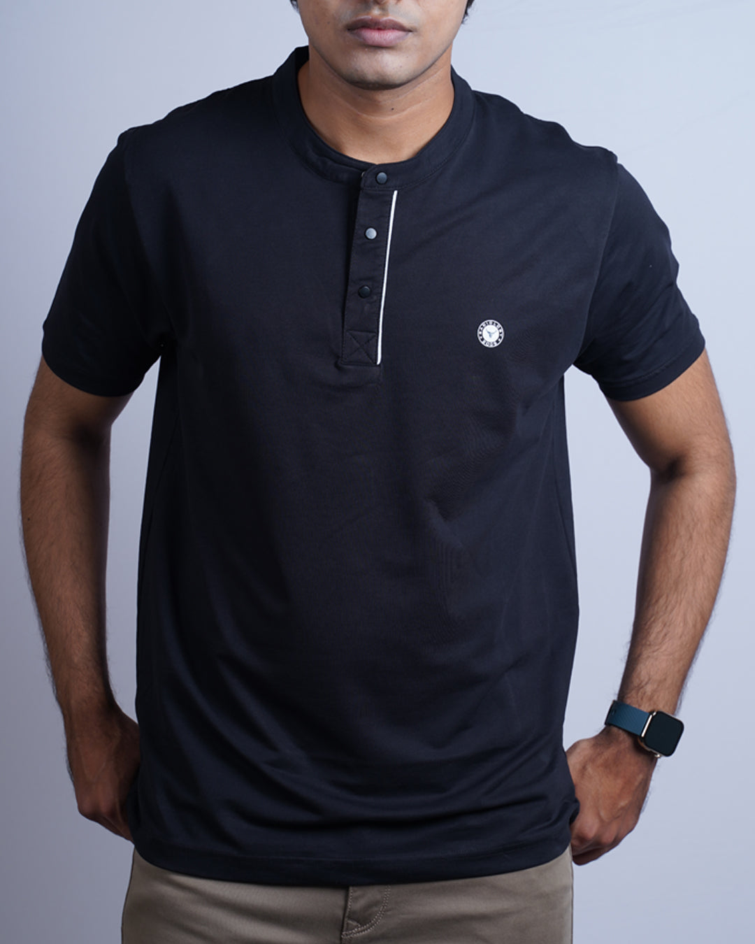 Black color plain round neck t-shirt for men