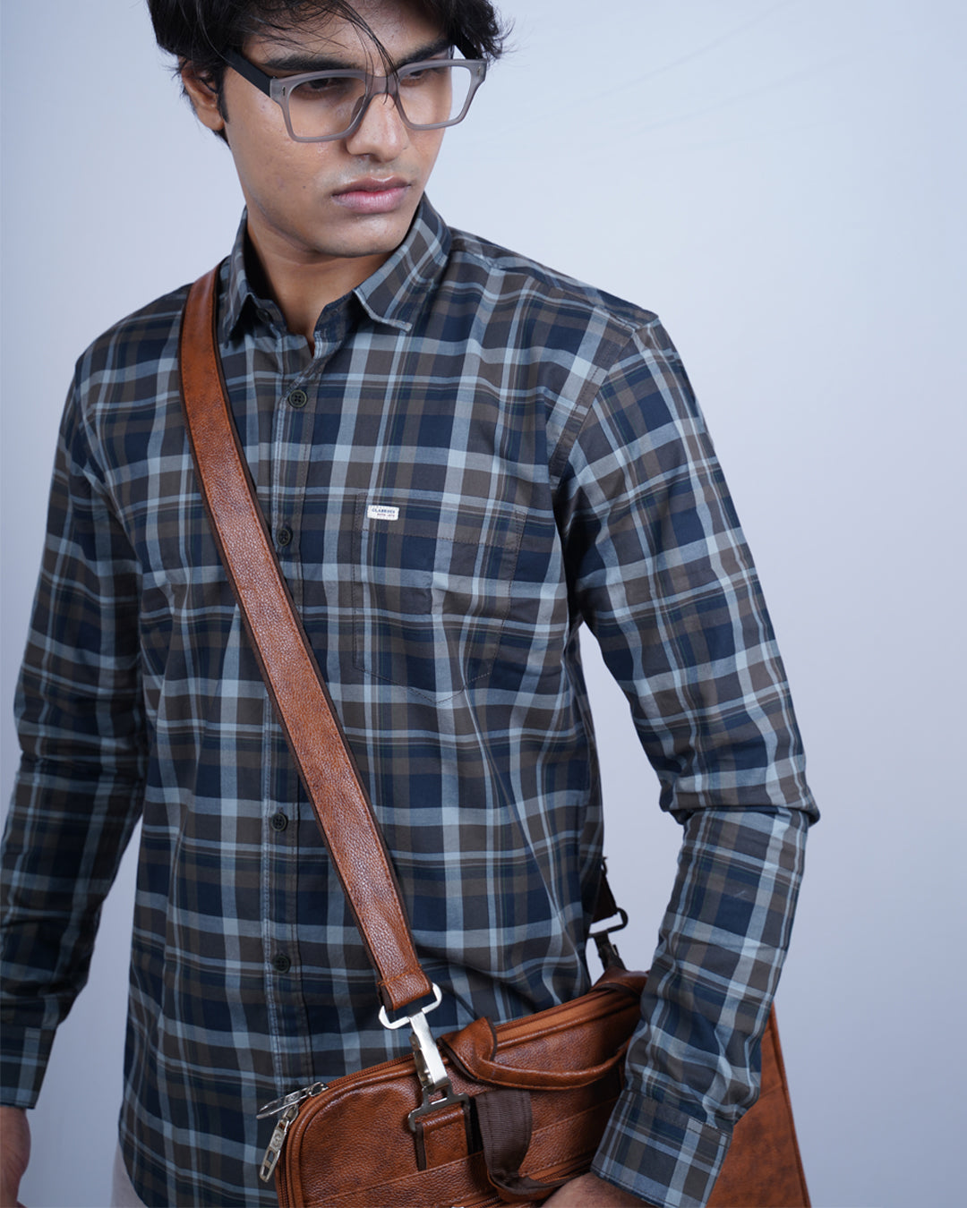 Blue-brown color color checks casual shirt shirt for casual wear.