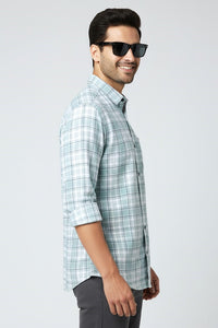 Men's Casual Check Shirt in Pista Color 15916