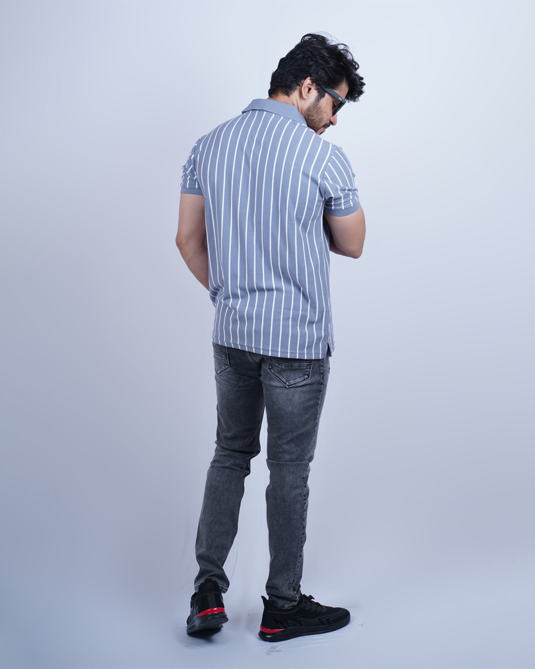 BLUE-GREY COLOR LINING COLLAR T-SHIRT