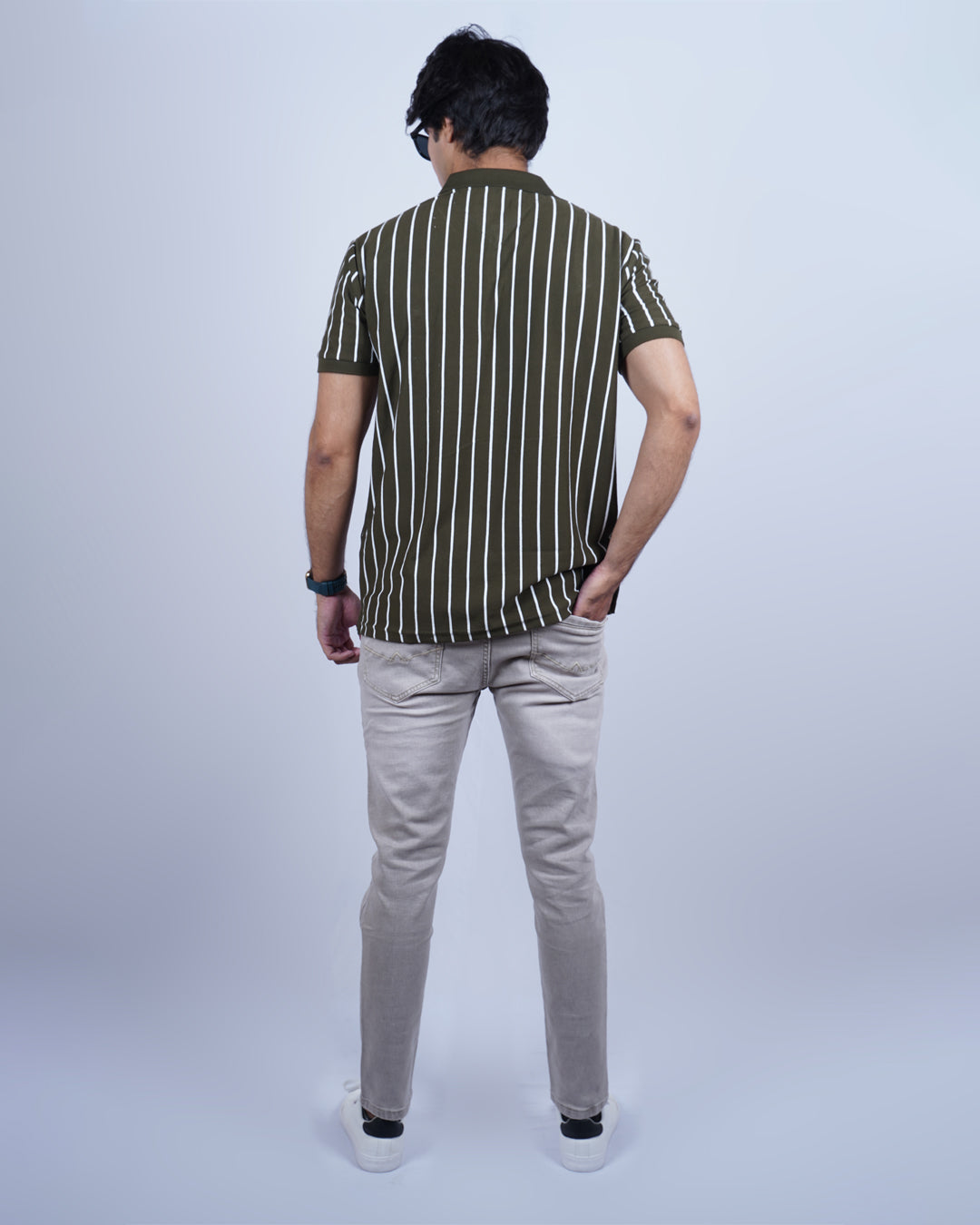 OLIVE COLOR LINING COLLAR T-SHIRT