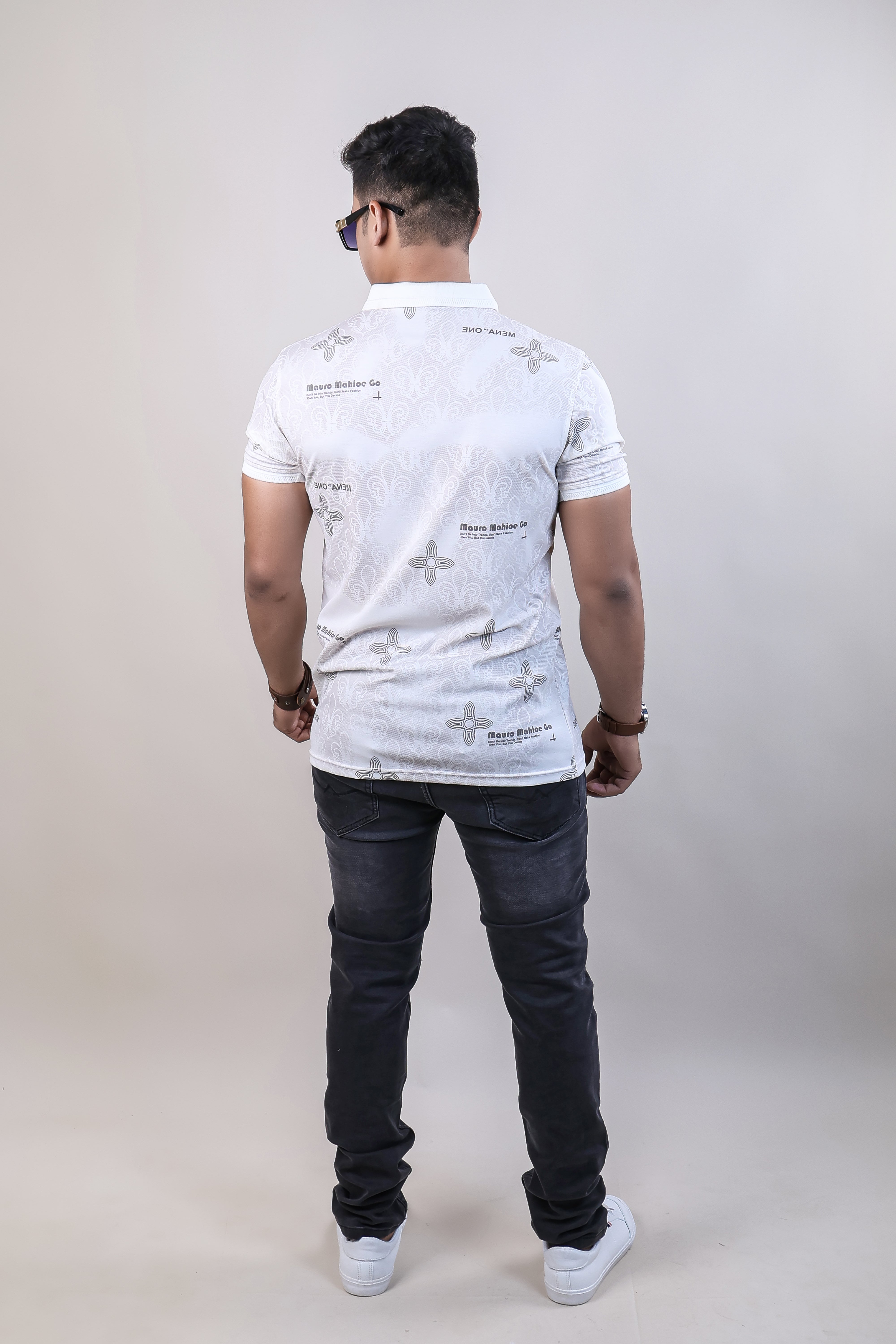 WHITE COLOR PRINTED COLLAR T-SHIRT