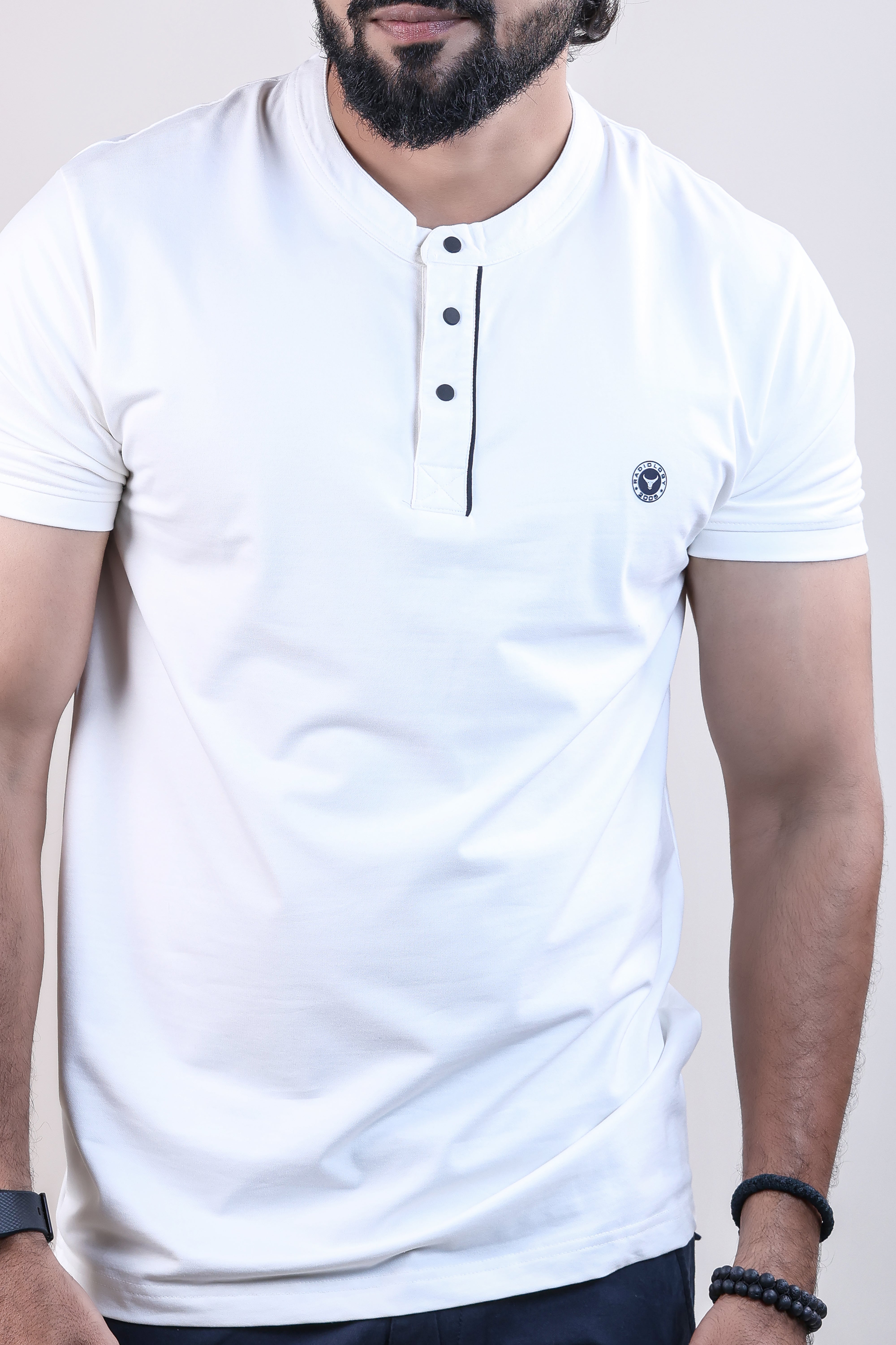 White color collar round neck plain t-shirt for men