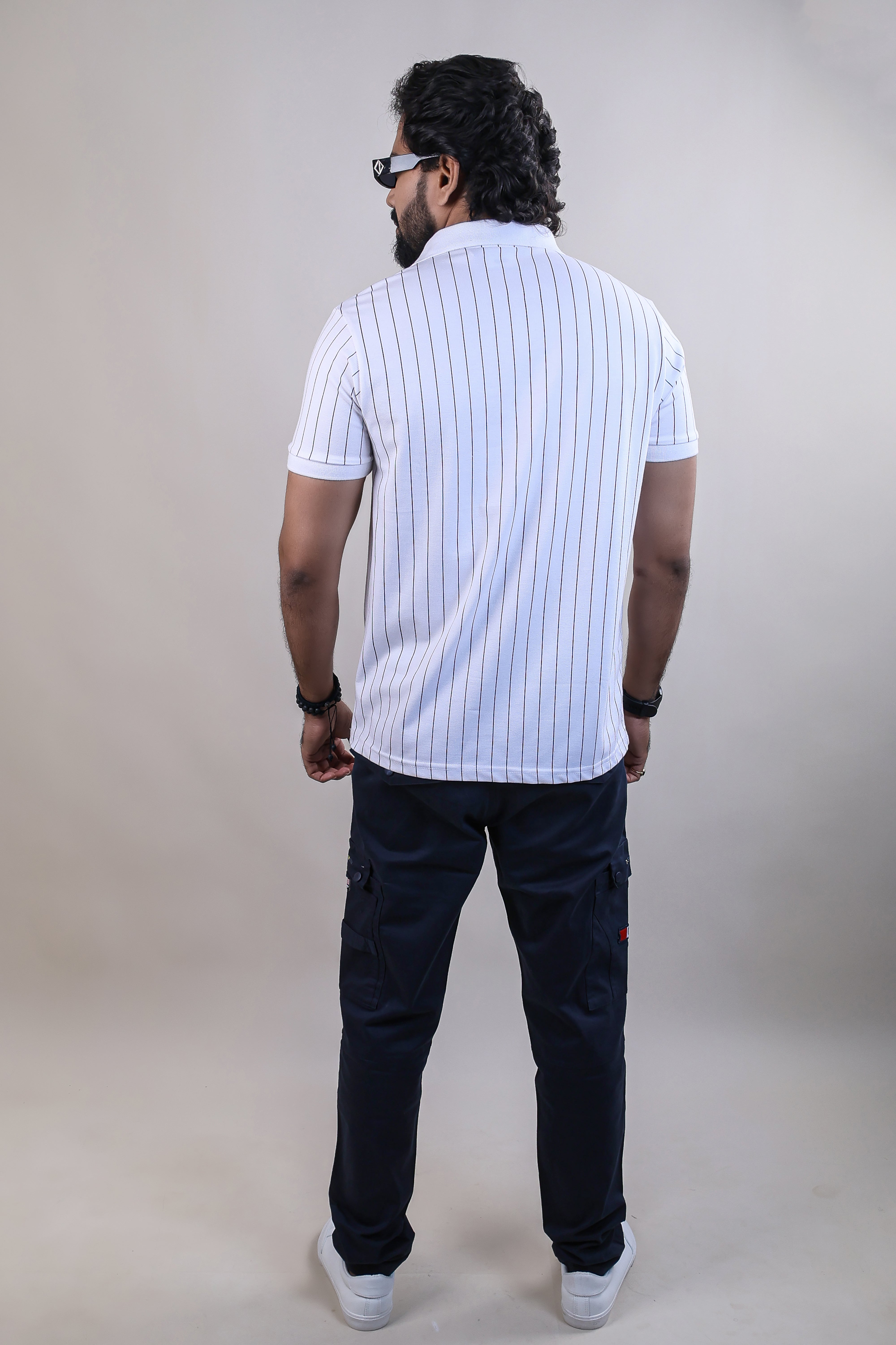 WHITE COLOR LINING COLLAR T-SHIRT