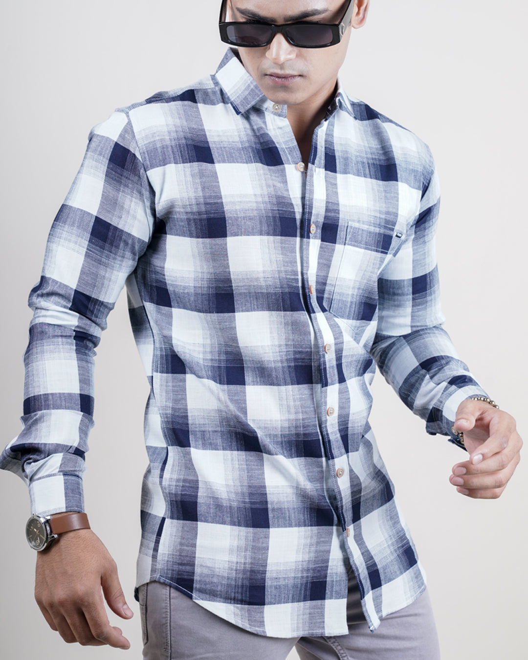 Blue-white color color lining casual shirt shirt for casual wear.