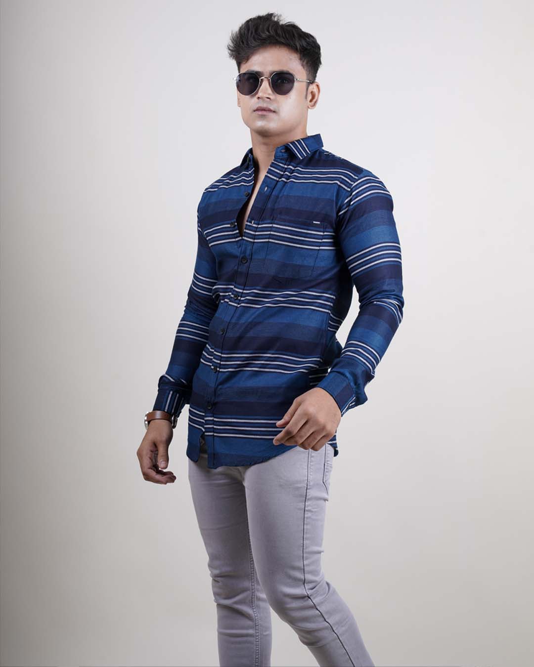 Blue color color lining casual shirt shirt for casual wear.