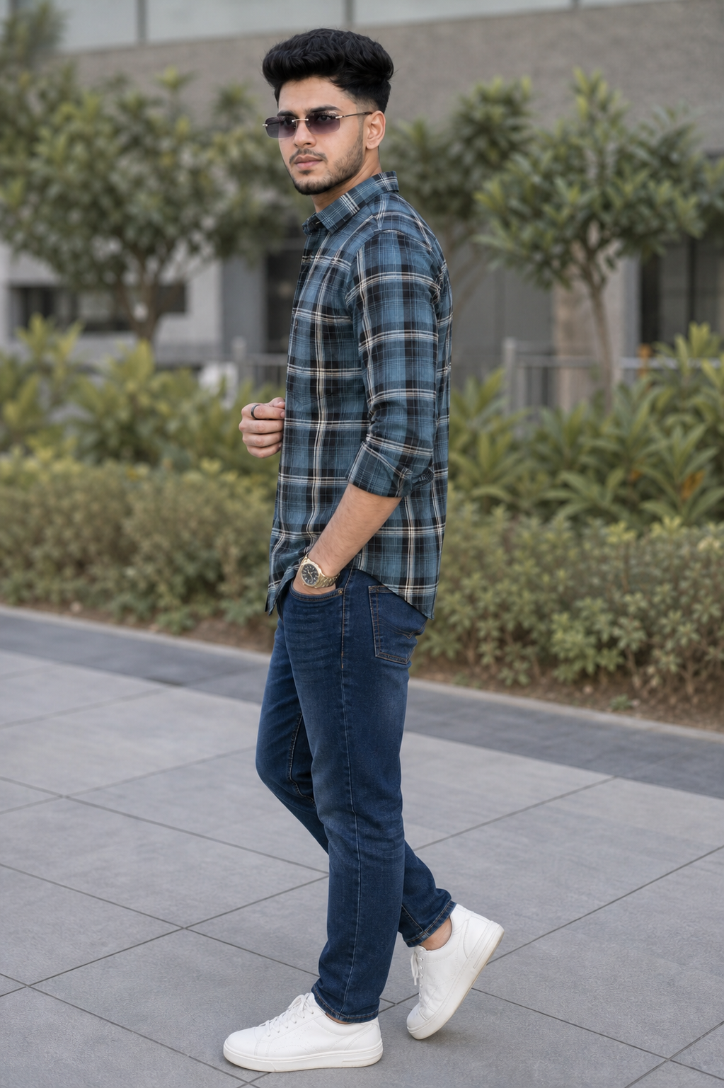 Men Blue & Black Plaid Long Sleeve Shirt