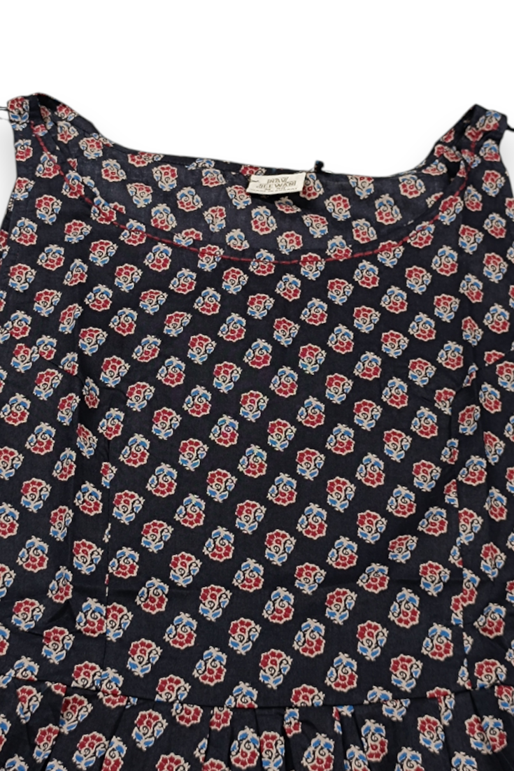 Women Grey & Black Floral Printed Short Kurti - Sleeveless Peplum Top with Tassels ATL7194