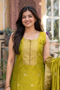 Women Green Banarasi Silk Sleeveless Paithani Suit - Detail Closeup