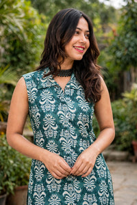 Women Pista Ikat Printed Sleeveless Kurta & Plazo Coord Set SHALINI-285