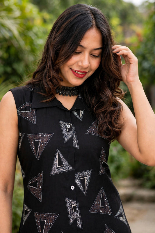 Women Black Geometric Triangle Printed Sleeveless Kurta & Plazo Coord Set SHALINI-279